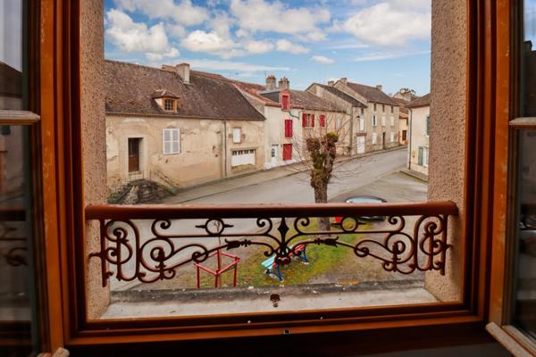 Maison de charme et de caractère 119 m² envrion - 5 Pièces - 3 CHAMBRES sur parcelle 300 m² 87190 MAGNAC LAVAL