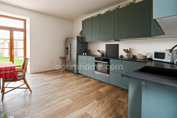 Maison de charme et de caractère 119 m² envrion - 5 Pièces - 3 CHAMBRES sur parcelle 300 m² 87190 MAGNAC LAVAL