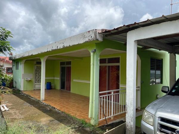 Dpt Martinique (972), à vendre LE ROBERT maison type T4 de 90,37 m² sur Terrain de 613,00 m²