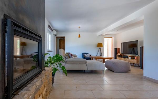 Maison à vendre    4 pièces •  La Cadière-d'Azur