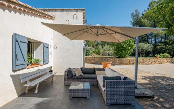 Maison à vendre    4 pièces •  La Cadière-d'Azur