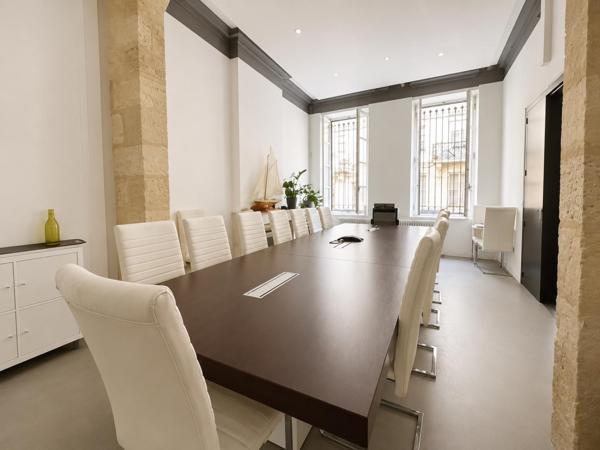 Hôtel particulier de prestige – À deux pas du Triangle d’Or
