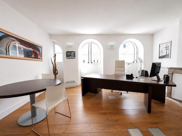 Hôtel particulier de prestige – À deux pas du Triangle d’Or