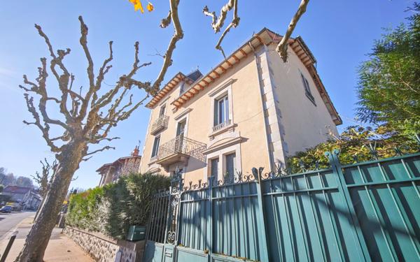 Maison à vendre    6 pièces •  Aurillac