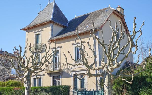 Maison à vendre    6 pièces •  Aurillac