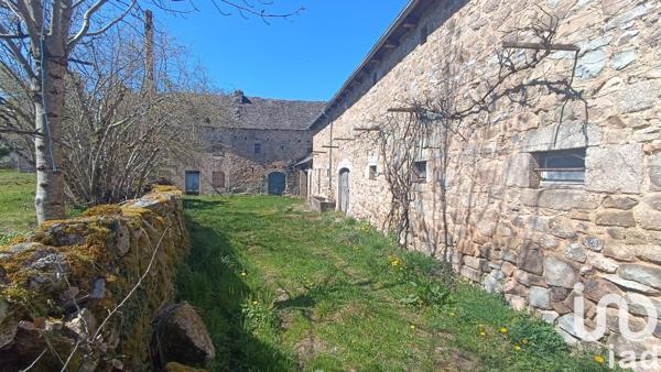 Ferme 10 pièces de 645 m² à Campouriez (12460)