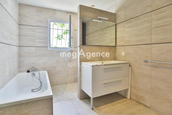 Maison à LES SABLES-D'OLONNE, 85340 - 5 pièces 175m²