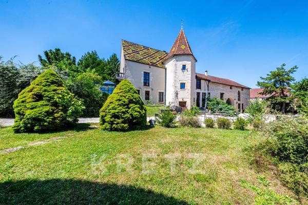 Maison seigneuriale des XV et XVI ème siècles avec parc et piscine - à 20 minutes de Dijon