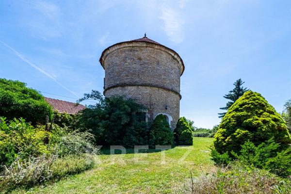 Maison seigneuriale des XV et XVI ème siècles avec parc et piscine - à 20 minutes de Dijon