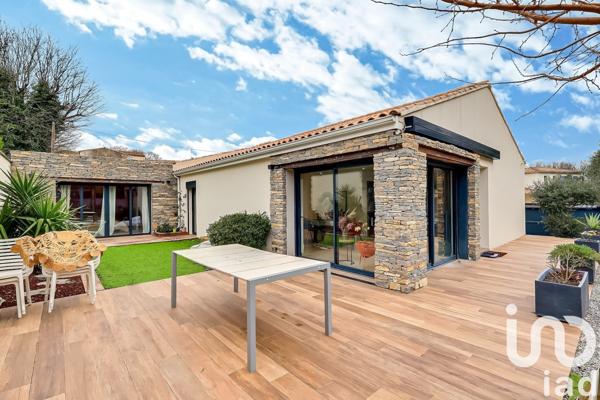 Maison 5 pièces de 139 m² à Poulx (30320)