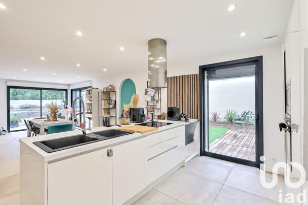 Maison 5 pièces de 139 m² à Poulx (30320)