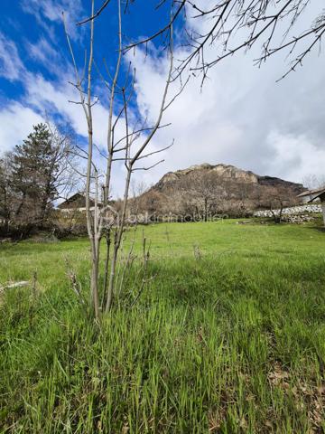 Terrain de 1 477 m²