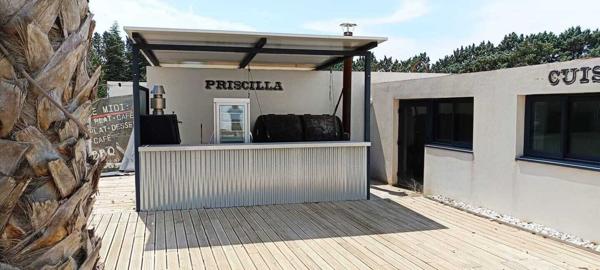 Belle bastide à usage professionnel en bordure de RN7