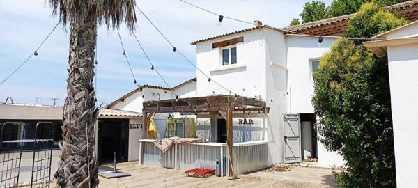 Belle bastide à usage professionnel en bordure de RN7