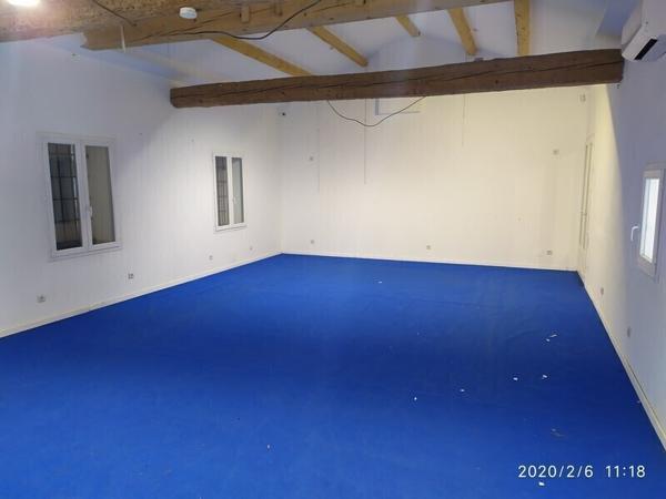 Belle bastide à usage professionnel en bordure de RN7