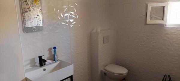 Belle bastide à usage professionnel en bordure de RN7