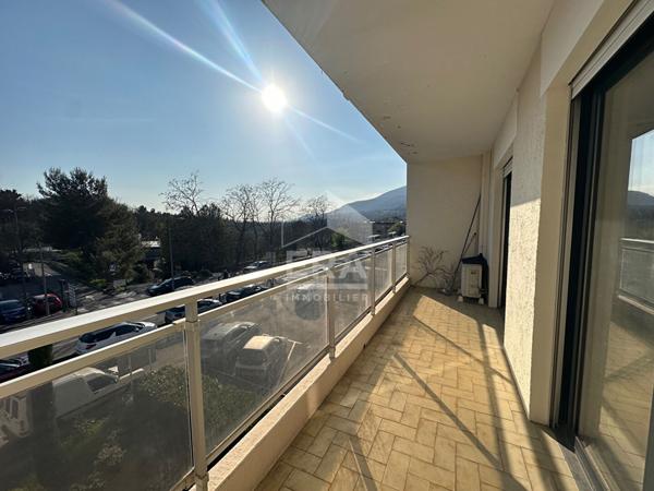 Dernier étage avec terrasse plein sud, parking et cave - Fort potentiel d'aménagement