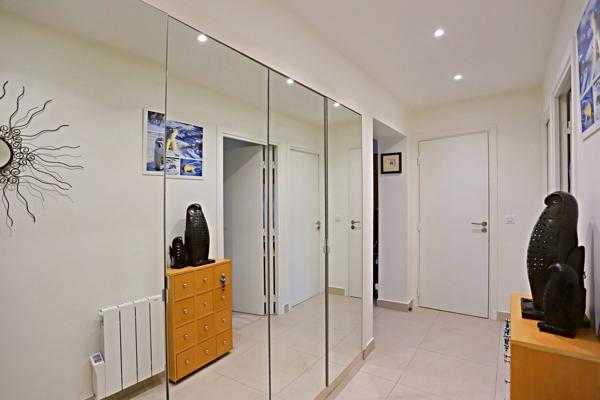 Paris 8 - Faubourg Saint-Honoré – Élégant 3 pièces avec balcon et ascenseur