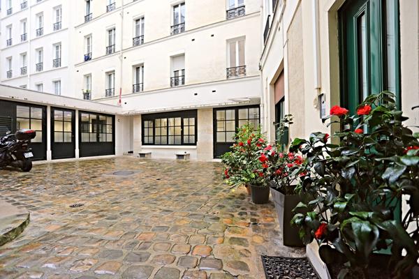 Paris 8 - Faubourg Saint-Honoré – Élégant 3 pièces avec balcon et ascenseur