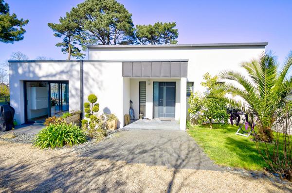 OPPORTUNITÉ RARE – VILLA VUE MER + 60 000 €/AN DE REVENUS – LOUANNEC / PERROS-GUIREC