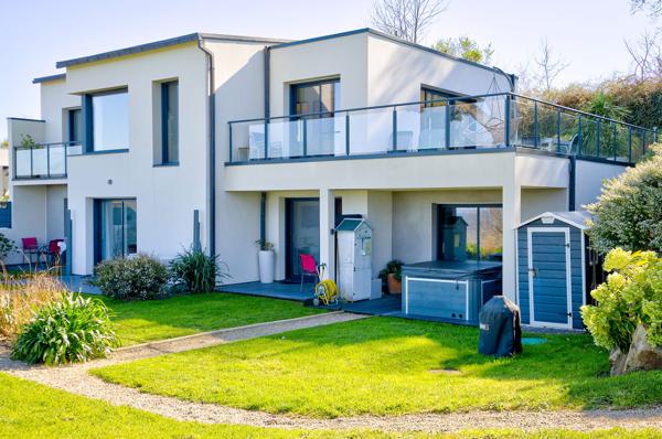 OPPORTUNITÉ RARE – VILLA VUE MER + 60 000 €/AN DE REVENUS – LOUANNEC / PERROS-GUIREC