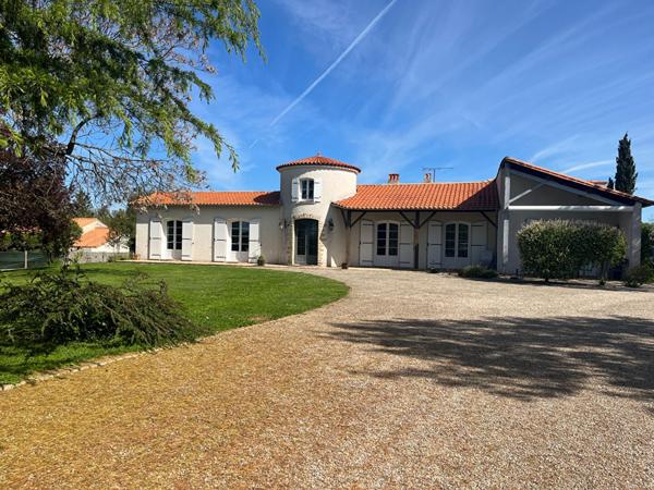 Maison - 7 pièces - 210 m²