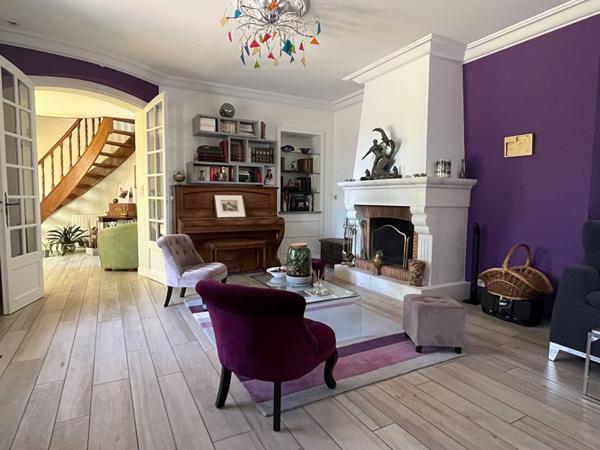 Maison - 7 pièces - 210 m²