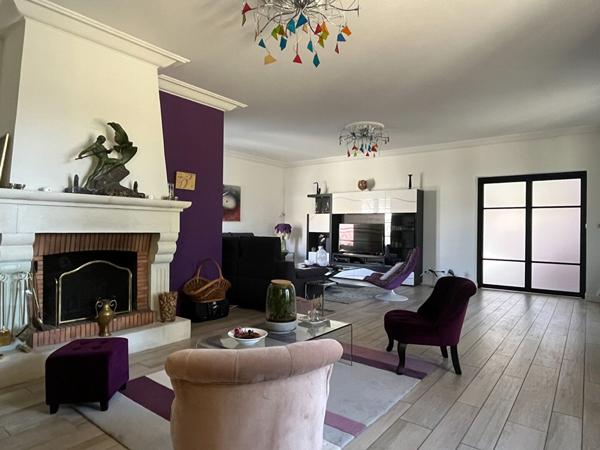 Maison - 7 pièces - 210 m²