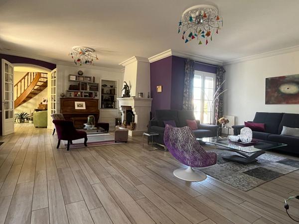 Maison - 7 pièces - 210 m²