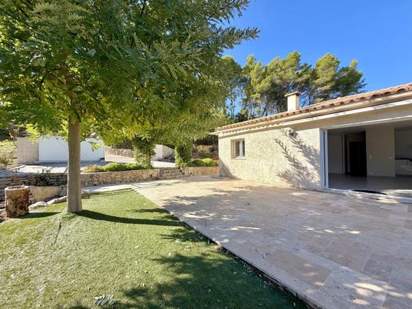 VILLA DE PLAIN-PIED - 4 CHAMBRES - TERRAIN DE 4 407 M² - DPE A - 83780 Flayosc - Réf 87514475