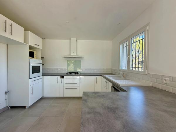 VILLA DE PLAIN-PIED - 4 CHAMBRES - TERRAIN DE 4 407 M² - DPE A - 83780 Flayosc - Réf 87514475