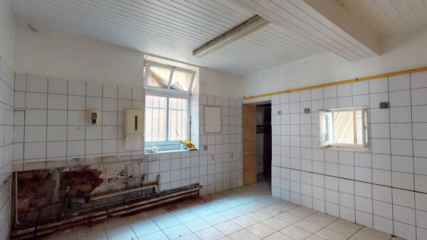 IMMEUBLE de 490 m² + garage Saint christophe vallon