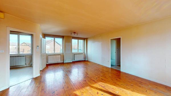 IMMEUBLE de 490 m² + garage Saint christophe vallon
