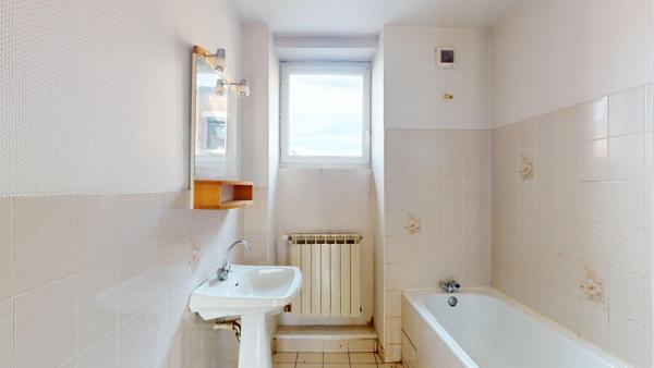 IMMEUBLE de 490 m² + garage Saint christophe vallon