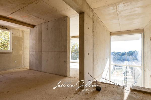 Dpt Bouches du Rhône (13), à vendre MARSEILLE 8EME ARRONDISSEMENT Villa moderne T5 de 250m² - Terrain de 700m² Vue panoramique - Quartier du Carré d'OR - Haut de Périer