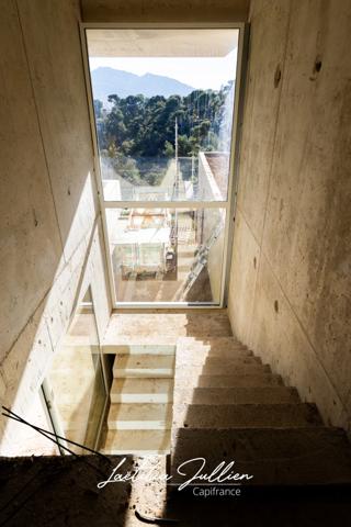 Dpt Bouches du Rhône (13), à vendre MARSEILLE 8EME ARRONDISSEMENT Villa moderne T5 de 250m² - Terrain de 700m² Vue panoramique - Quartier du Carré d'OR - Haut de Périer