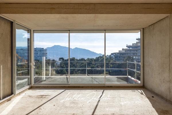 Dpt Bouches du Rhône (13), à vendre MARSEILLE 8EME ARRONDISSEMENT Villa moderne T5 de 250m² - Terrain de 700m² Vue panoramique - Quartier du Carré d'OR - Haut de Périer