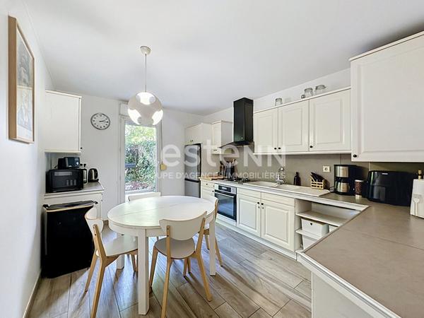 Appartement rez de jardin 4 pièces 3 chambres avec 2 terrasses et une cave - 69008 LYON