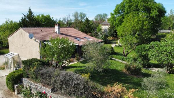 Vente maison avec studio indépendant, grand jardin, garage, véranda