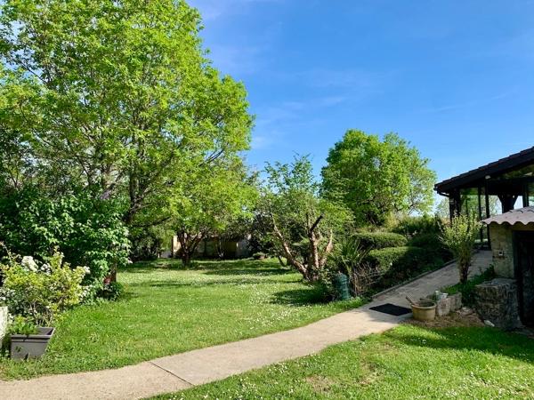 Vente maison avec studio indépendant, grand jardin, garage, véranda