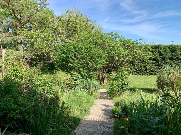 Vente maison avec studio indépendant, grand jardin, garage, véranda