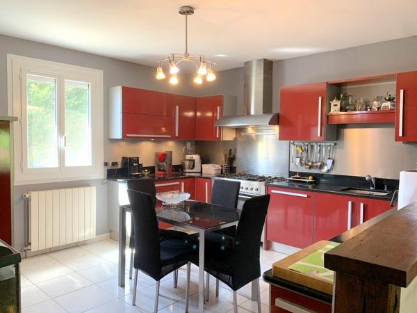 Vente maison avec studio indépendant, grand jardin, garage, véranda