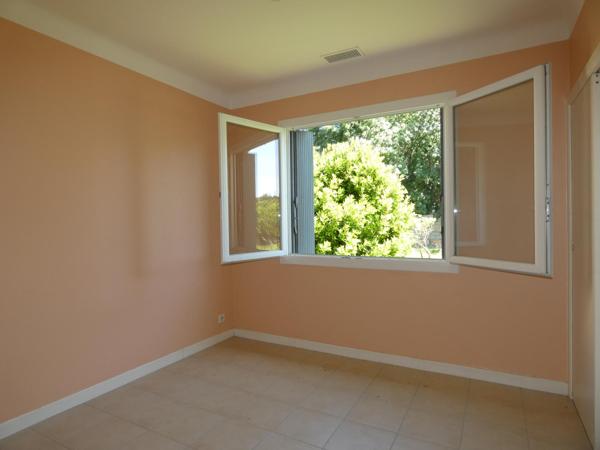 Villa 130m² + dépendance de 50 m² pour revenu locatif l'ensemble sur terrain de 2434m²