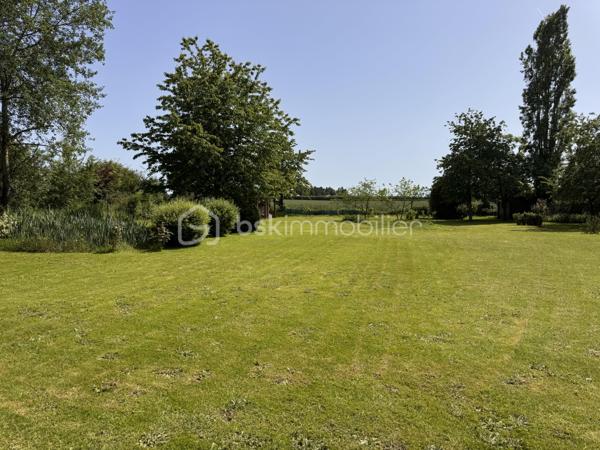 Idéalement située dans un environnement calme et privilégié, à seulement 8 km de Breteuil et 10 km de Verneuil-sur-Avre (avec sa gare directe vers Paris-Montparnasse), découvrez cette charmante maison à rafraichir intérieurement.

Dès l'entrée, vous serez séduit par une magnifique véranda de 19 m² donnant sur le jardin, véritable pièce de vie supplémentaire baignée de lumière. La maison s'ouvre sur une vaste entrée équipée d'un grand dressing fonctionnel.

Un salon-séjour traversant de 32 m², chaleureux et lumineux, agrémenté d'une cheminée avec insert, une cuisine récente, aménagée et entièrement équipée,  3 chambres dont l'une bénéficie d'un cabinet de toilettes privatif donnant la possibilité d'une salle d'eau supplémentaire. Une salle d'eau, un wc séparé. Dans le couloir de nombreux placards de rangement.

Un premier garage de 24 m² est attenant à la maison avec accès par la véranda.

🌳 Les extérieurs : Un véritable havre de paix
Édifiée sur un magnifique terrain clos de 2 570 m², la propriété offre un cadre verdoyant exceptionnel complété par une charmante mare naturelle et un chalet en bois pour stocker vos outils de jardin. Les amateurs de bricolage ou de stockage profiteront également d'un second garage indépendant de 35 m².

🛠️ Les + Techniques (Le vrai point fort !)
Vous n'avez aucun gros travaux à prévoir juste un rafraichissement intérieur pour moderniser l'ensemble.
Chauffage électrique et insert à bois
Construction Phoenix mais avec Isolation thermique par l'extérieur (ITE) récente
Fenêtres en double vitrage PVC avec volets roulants solaires
Couverture en bon état

Portail électrique
Assainissement individuel
Taxe foncière : 1128€

Contactez moi dès aujourd'hui pour planifier une visite !