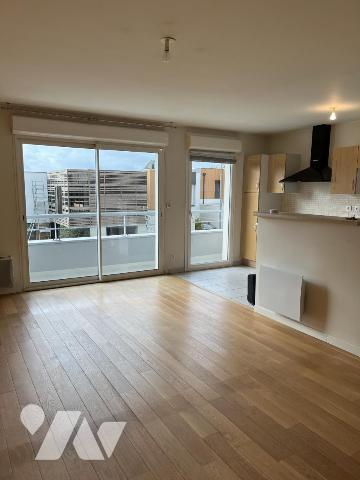 ORVAULT, Giacometti. Dans un immeuble de 2004 , T3 de 66 m² avec balcon - Box  + Parking. TBE