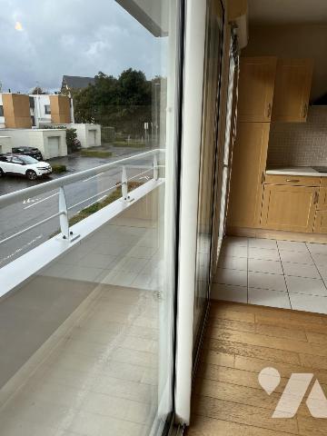 ORVAULT, Giacometti. Dans un immeuble de 2004 , T3 de 66 m² avec balcon - Box  + Parking. TBE