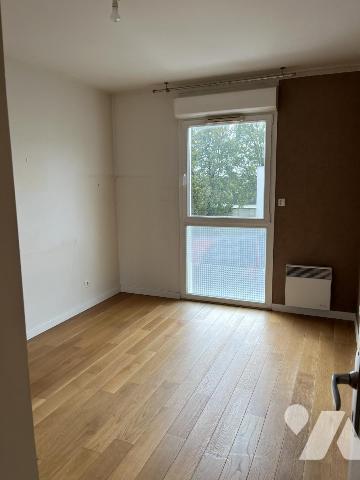 ORVAULT, Giacometti. Dans un immeuble de 2004 , T3 de 66 m² avec balcon - Box  + Parking. TBE