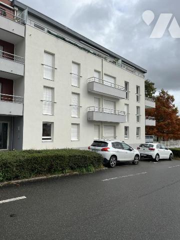 ORVAULT, Giacometti. Dans un immeuble de 2004 , T3 de 66 m² avec balcon - Box  + Parking. TBE