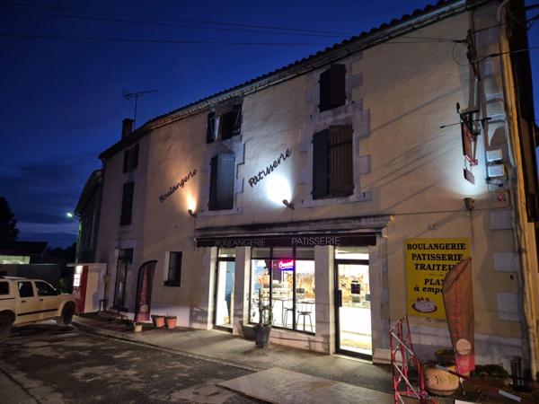 Immeuble 220 m2 exploité avec bail commercial