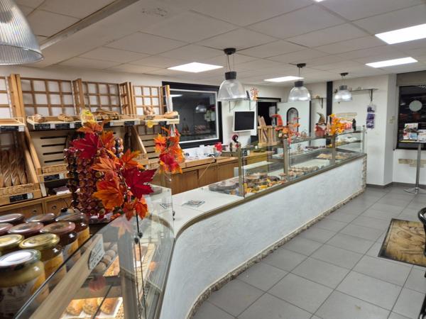 Immeuble 220 m2 exploité avec bail commercial